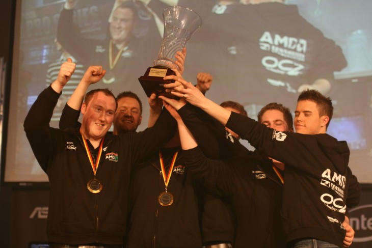 Nooky (крайний справа) в составе команды-чемпионов mTw еще по CS:Source.