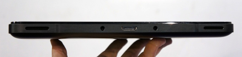 Razer Edge side2