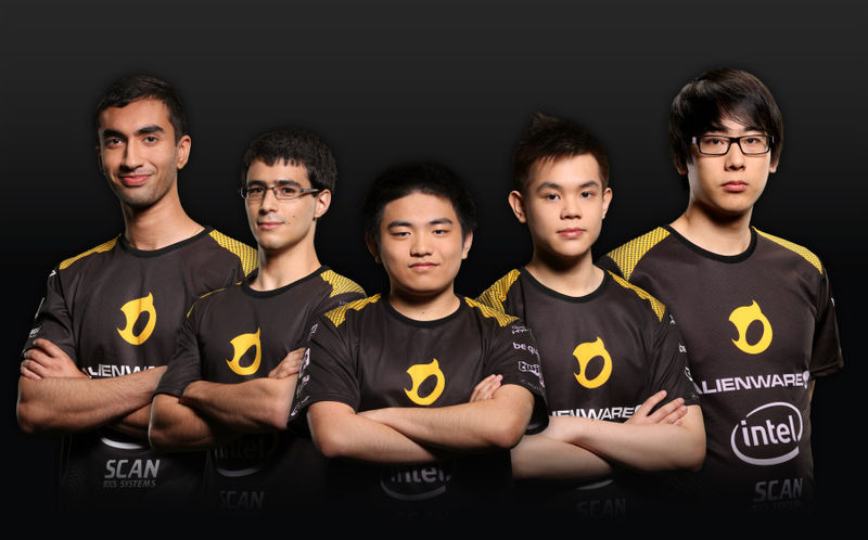 Состав Dignitas на The International 3. Слева направо: UNiVeRsE, Fogged, Sneyking, Waytosexy, Aui_2000.