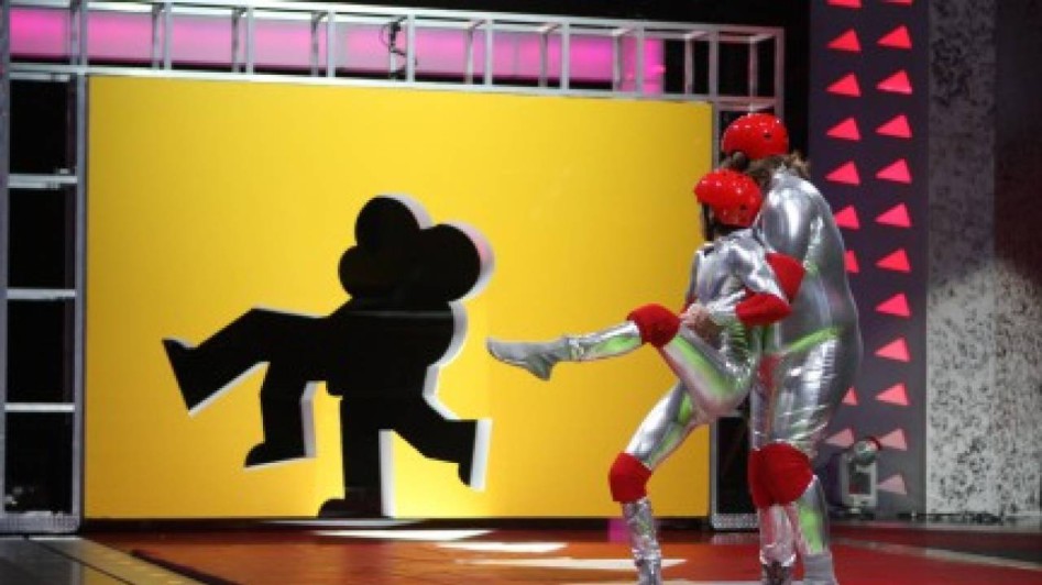 Японцы славятся сумасшедшими шоу: вот, например, Human Tetris.