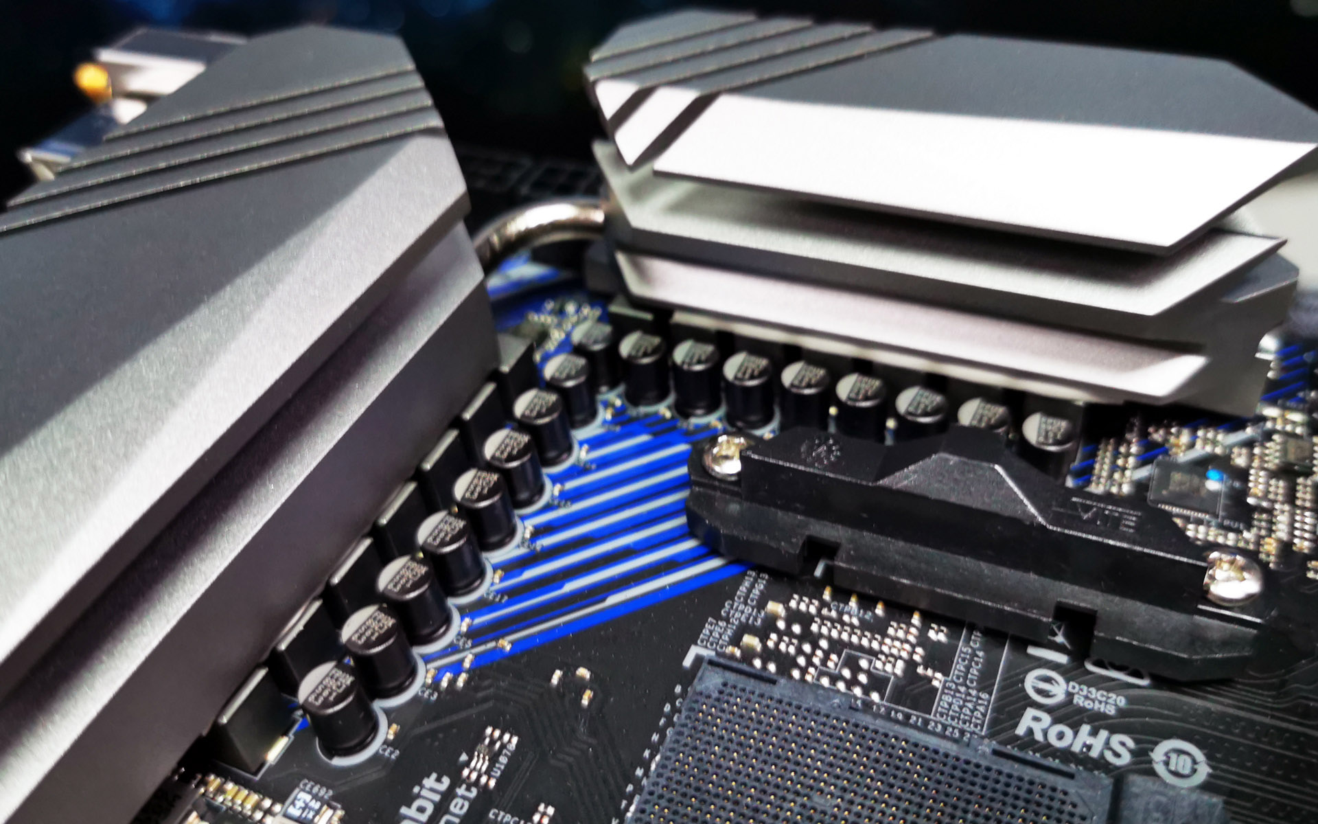 Материнская плата creator. ASROCK x570 creator. ASROCK x38turbotwins. Защитные покрытия для материнских плат. X570 материнка переливается.