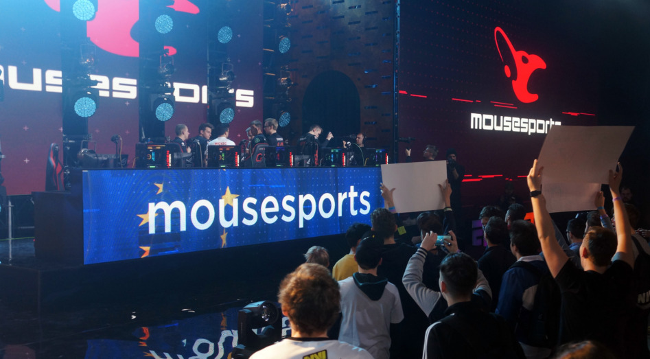 Болельщики поддерживали mousesports