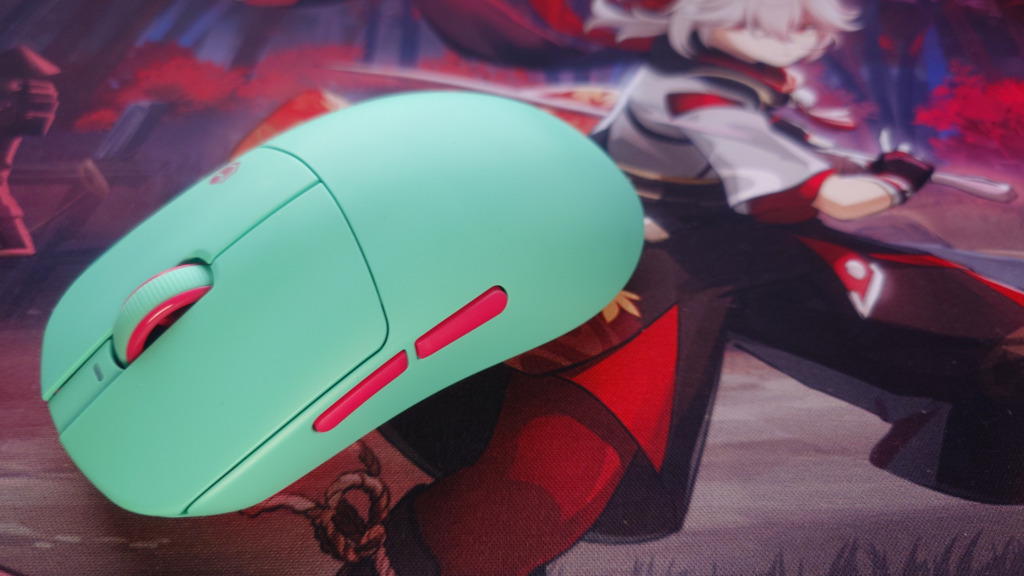 Дополнительных кнопок всего две и колесико